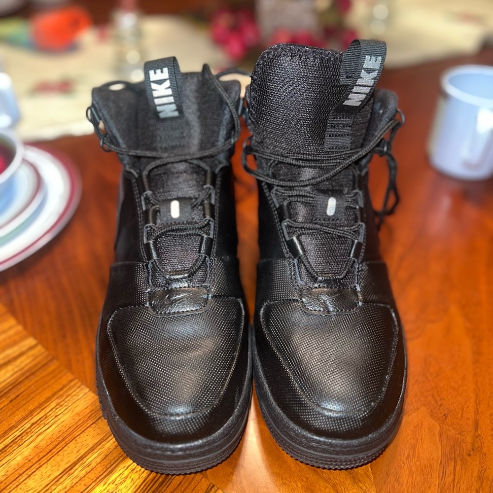 Never Worn. Nike Boots Winter Path Sport Cold Weather Black Metallic Men Size 9.